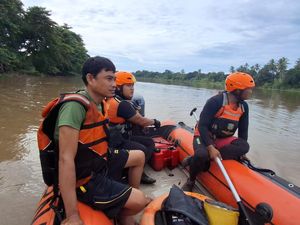 Perahu yang Ditumpangi Pasutri Karam, Satu Orang Hilang Perahu yang Ditumpangi Pasutri Karam, Satu Orang Hilang