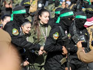 Militer Israel Terima Kasih ke Hamas Dapat Perlakuan Baik saat Ditawan Militer Israel Terima Kasih ke Hamas Dapat Perlakuan Baik saat Ditawan