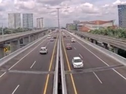 Video: Kondisi Lalin Tol MBZ Usai Sempat Terjadi Kecelakaan Beruntun