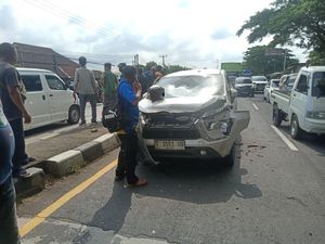 Bonyok Usai Tabrak Tukang Bubur, Pencuri Kabel Lalu Ditangkap Polisi Bonyok Usai Tabrak Tukang Bubur, Pencuri Kabel Lalu Ditangkap Polisi