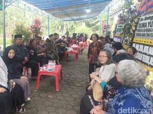 Jenazah Osima Yukari Tiba di Rumah Duka, Dimakamkan di TPU Bangunsari Kendal Jenazah Osima Yukari Tiba di Rumah Duka, Dimakamkan di TPU Bangunsari Kendal