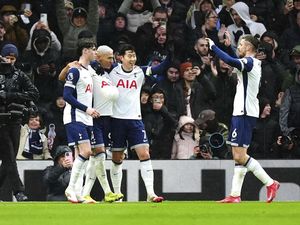 Tottenham Vs Leicester: Spurs Unggul di Babak I Tottenham Vs Leicester: Spurs Unggul di Babak I
