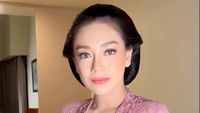 7 Pesona Celine Evangelista Berkebaya saat Dapat Gelar Kebangsawanan