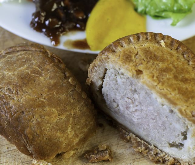 Gokil! Pie Daging Babi Jumbo Ini Dibanderol Rp 4 Juta