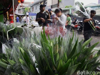 Jelang Imlek, Penjualan Bunga Sedap Malam Meningkat