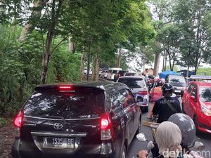 Lalu Lintas Menuju ke Arah Obyek Wisata di Kota Batu Macet! Lalu Lintas Menuju ke Arah Obyek Wisata di Kota Batu Macet!
