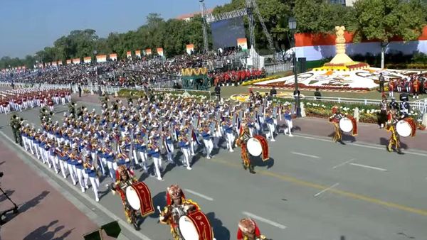 Kontingen Patriot Indonesia Pukau Warga India