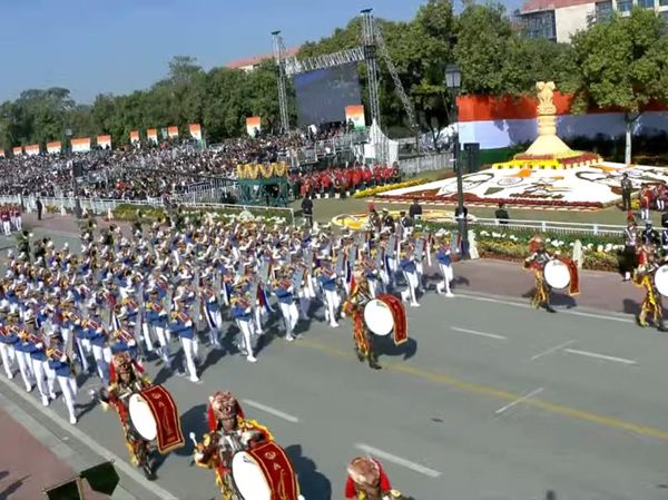 Kontingen Patriot Indonesia Pukau Warga India