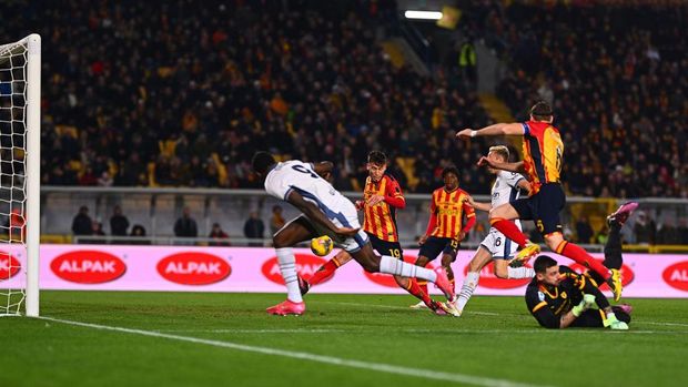  Davide Frattesi of FC Internazionale scores the goal during the Serie A match between Lecce and FC Internazionale at Stadio Via del Mare on January 26, 2025 in Lecce, Italy. (Photo by Mattia Ozbot - Inter/Inter via Getty Images)