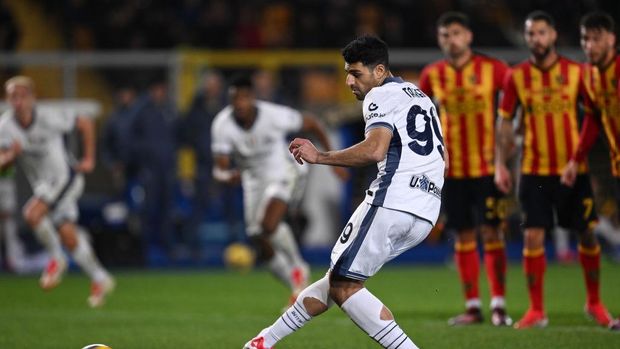 LECCE, ITALY - JANUARY 26: Mehdi Taremi of Internazionale scores goal during the Serie A match between Lecce and Inter at Stadio Via del Mare on January 26, 2025 in Lecce, Italy. (Photo by Image Photo Agency/Getty Images)