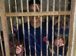 Kakak Santri Aniaya Guru Ponpes di Mamuju Ditetapkan Tersangka-Ditahan Kakak Santri Aniaya Guru Ponpes di Mamuju Ditetapkan Tersangka-Ditahan
