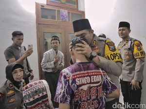 Beri Dukungan Moral, Kapolres Blitar Takziah ke Rumah Keluarga Uswatun Beri Dukungan Moral, Kapolres Blitar Takziah ke Rumah Keluarga Uswatun