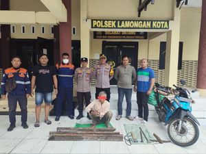 Pria Bojonegoro Tertangkap Basah Curi Besi Rel di Lamongan