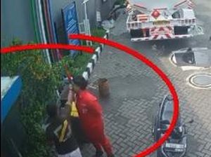 Detik-detik Petugas SPBU Ditonjok Lalu Dikeroyok Usai Tegur Orang Merokok Detik-detik Petugas SPBU Ditonjok Lalu Dikeroyok Usai Tegur Orang Merokok
