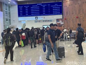Fenomena di RI, Daya Beli Lesu-Marak PHK tapi Banyak Orang Liburan Fenomena di RI, Daya Beli Lesu-Marak PHK tapi Banyak Orang Liburan