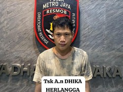 Tampang Preman Viral Memalak hingga Lempar Kursi di Konter HP Ciputat