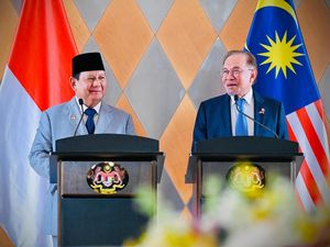 Canda Anwar Ibrahim Usai Prabowo Bergelar D.KI Johor: Lebih dari Dato Seri Canda Anwar Ibrahim Usai Prabowo Bergelar D.KI Johor: Lebih dari Dato Seri