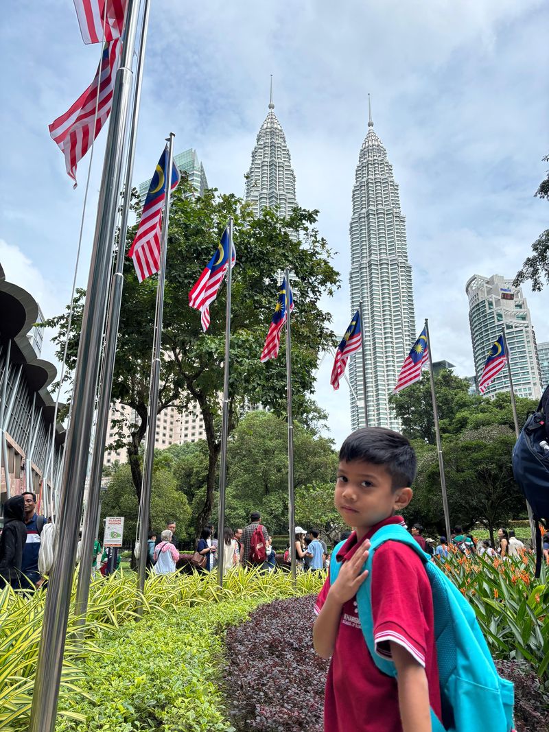 Ragnar Azhar Saddiq Lasabuda berhasil meraih medali emas pada ajang Southeast Asian Mathematical Olympiad di Malaysia