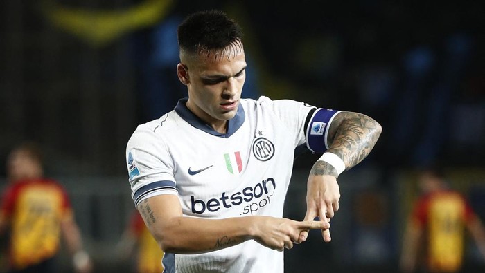 Soccer Football - Serie A - Lecce v Inter Milan - Stadio Via del mare, Lecce, Italy - January 26, 2025 Inter Milans Lautaro Martinez celebrates scoring their second goal REUTERS/Alessandro Garofalo