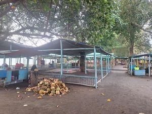 Cuaca Ekstrem, Pantai Gading Mataram Sepi Turis Saat Libur Panjang Cuaca Ekstrem, Pantai Gading Mataram Sepi Turis Saat Libur Panjang