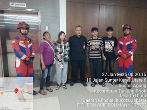 Mencekam 4 Warga Terjebak di Tangga Darurat Mal Hampir Setengah Jam Mencekam 4 Warga Terjebak di Tangga Darurat Mal Hampir Setengah Jam