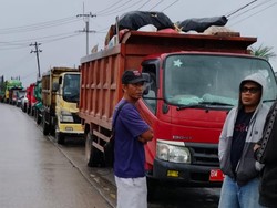 Jalintim Banjir Bikin Sampah Warga di Pelalawan Tak Bisa Diangkut