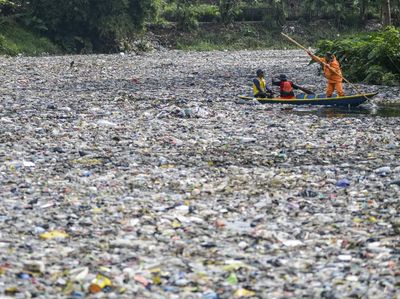 Duh! Sungai Citarum Lama jadi Lautan Sampah