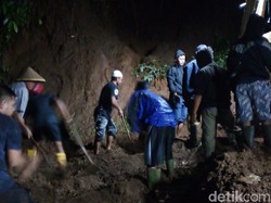 Warga Tasikmalaya Tewas Tertimbun Saat Bersihkan Material Longsor