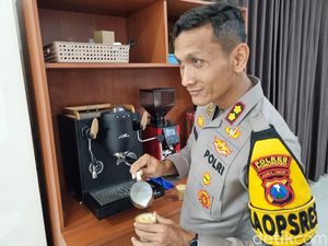 AKBP Andin Wisnu, Kapolres Ponorogo yang Jago Racik Kopi Bak Barista AKBP Andin Wisnu, Kapolres Ponorogo yang Jago Racik Kopi Bak Barista