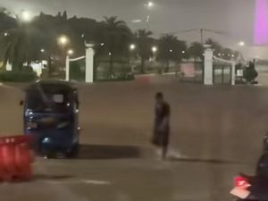 Banjir Jakarta Malam Ini, Jalan Sekitar Monas Juga Sempat Tergenang Banjir Jakarta Malam Ini, Jalan Sekitar Monas Juga Sempat Tergenang