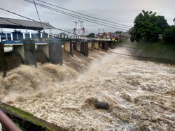 Hujan Deras di Puncak Bogor, Bendung Katulampa Siaga 3