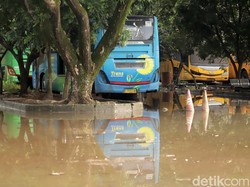 Video: Sudah 3 Hari Warga di Gedebage Masih Terendam Banjir