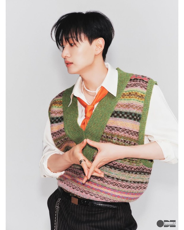 Potret Eun Hyuk dalam foto konsep mini album 'Explorer'/ Foto: instagram.com/superjunior_dne_official Potret Eun Hyuk dalam foto konsep mini album 'Explorer'