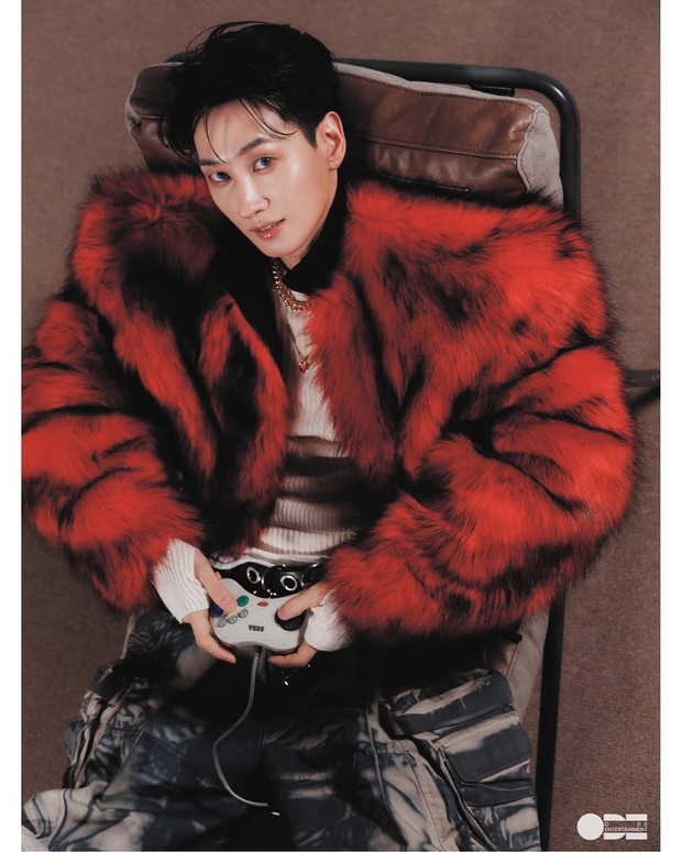Potret Eun Hyuk dalam foto konsep mini album 'Explorer'/ Foto: instagram.com/superjunior_dne_official Potret Eun Hyuk dalam foto konsep mini album 'Explorer'