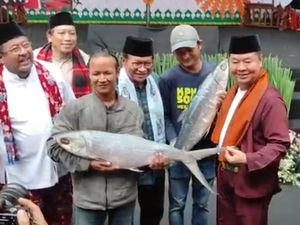 Kala Pramono dan Pj Gubernur Menang Pertarungan Sengit Lelang Bandeng 8 Kg