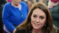 Foto: Kalung Ratu dan Gaya Simbolis Kate Middleton di Peringatan Holocaust