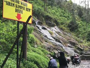 Rem Motor Disiram Air Biar Adem Usai Lintasi Turunan Panjang, Benarkah Cara Ini? Rem Motor Disiram Air Biar Adem Usai Lintasi Turunan Panjang, Benarkah Cara Ini?