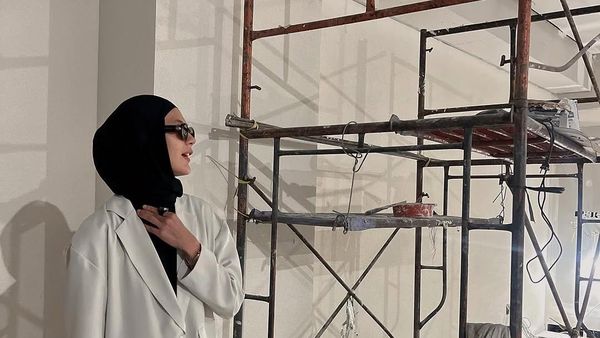 Intip Paula Verhoeven yang Lagi Ngecek Pembangunan Bisnis Baru