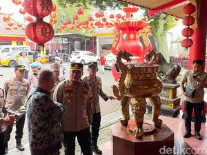 Polisi Cek Pengamanan Imlek 2025 di Kelenteng Eng An Kiong Kota Malang Polisi Cek Pengamanan Imlek 2025 di Kelenteng Eng An Kiong Kota Malang