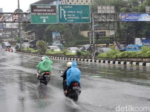 Video: Polisi Berlakukan One Way dari Puncak Menuju Jakarta Siang Ini