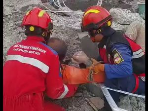 2 Hari Lamanya hingga Jasad Korban Coran Tower Bekasi Dievakuasi 2 Hari Lamanya hingga Jasad Korban Coran Tower Bekasi Dievakuasi