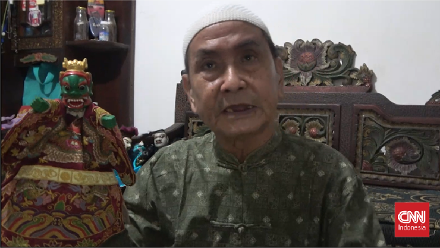 Warga keturunan Tionghoa, David Aritanto di Kabupaten Gowa, Sulawesi Selatan, tetap menekuni profesi sebagai budayawan seni wayang Potehi untuk tetap melestarikan seni wayang asal Tiongkok tersebut di tengah arus modernisasi saat ini.