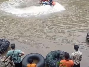 Lansia Tenggelam Saat Mandi di Sungai Enim, Tim SAR Bergerak Lansia Tenggelam Saat Mandi di Sungai Enim, Tim SAR Bergerak