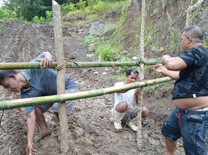Warga Bone Bolango Blokade Akses Tambang Emas, Tuntut Pembayaran Lahan
