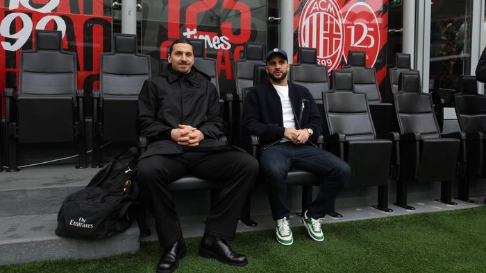 MILAN, ITALY - JANUARY 26:  Zlatan Ibrahimovic and Kyle Walker  attend before the Serie A match between AC Milan and Parma at Stadio Giuseppe Meazza on January 26, 2025 in Milan, Italy. (Photo by Claudio Villa/AC Milan via Getty Images)