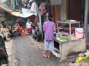 Banjir Kebon Pala Surut, Warga Kembali Beraktivitas Seperti Biasa Banjir Kebon Pala Surut, Warga Kembali Beraktivitas Seperti Biasa
