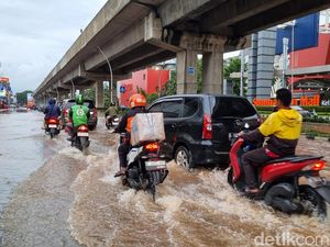 Hujan Lampaui Kapasitas Infrastruktur Pengendali di Balik Banjir Jakarta Hujan Lampaui Kapasitas Infrastruktur Pengendali di Balik Banjir Jakarta