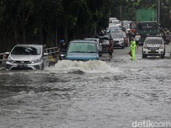 Waspada Komponen Mobil Hybrid Rusak saat Terabas Banjir, Ini Tips Amannya
