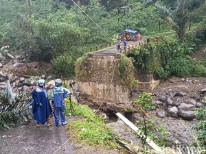 Penampakan Jembatan Desa Kayupuring Pekalongan Putus Akibat Banjir Penampakan Jembatan Desa Kayupuring Pekalongan Putus Akibat Banjir
