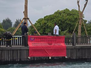 KKP Segel Reklamasi Ilegal di Pulau Pari KKP Segel Reklamasi Ilegal di Pulau Pari